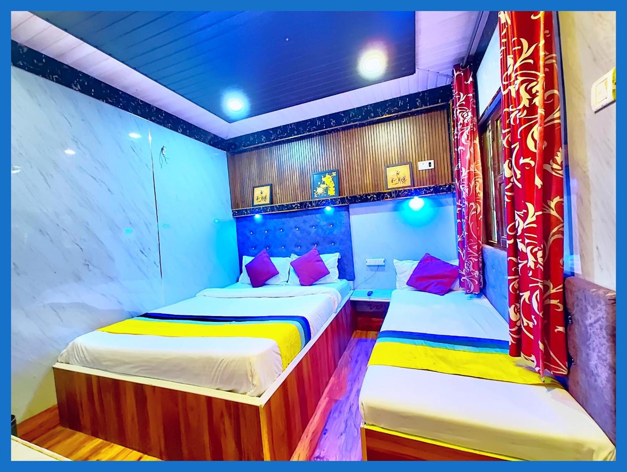 Flattiess ! Hotel Near Mall Road - Open Sitting Area On Terrace With Full Naini Lake View And Mountain Valley View - Wi Fi - Room Service Available - Top Rated Hotel Nainital Exterior photo
